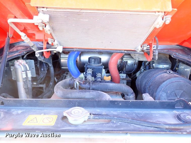 image for item IC9743 2017 Kubota SVL95-2S  tracked skid steer loader