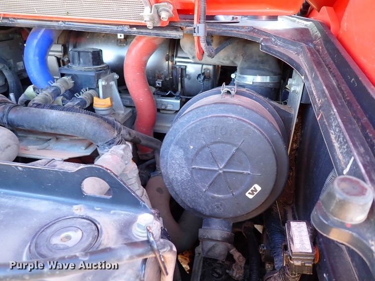 image for item IC9743 2017 Kubota SVL95-2S  tracked skid steer loader