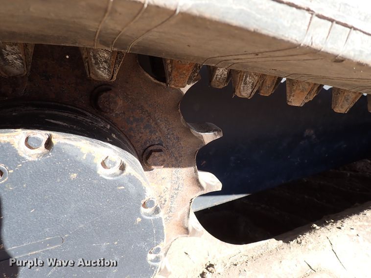 image for item IC9743 2017 Kubota SVL95-2S  tracked skid steer loader