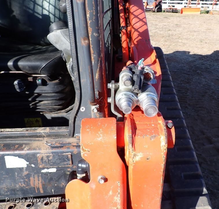 image for item IC9744 2019 Kubota SVL95-2S  tracked skid steer loader