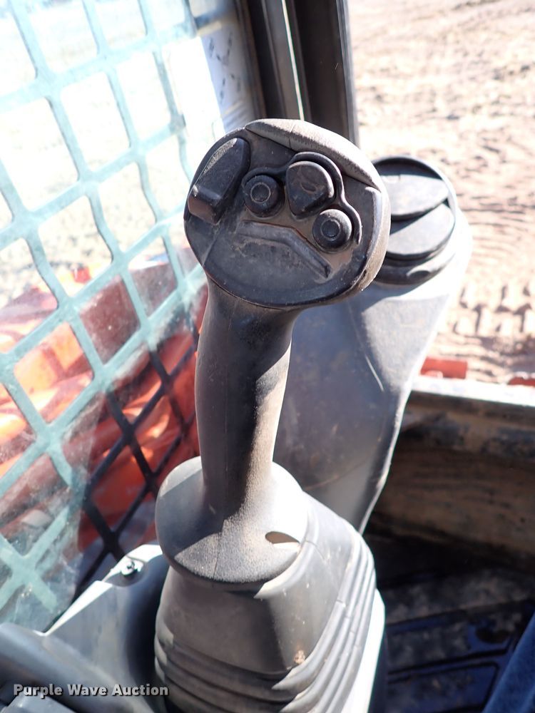 image for item IC9744 2019 Kubota SVL95-2S  tracked skid steer loader