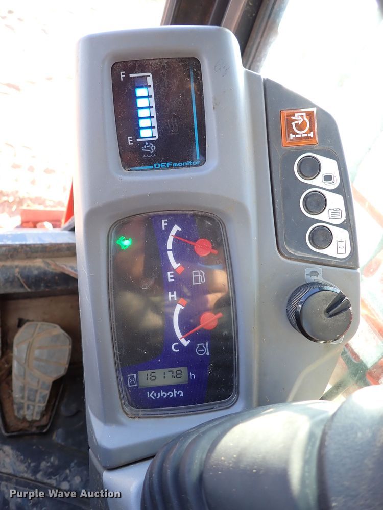 image for item IC9744 2019 Kubota SVL95-2S  tracked skid steer loader