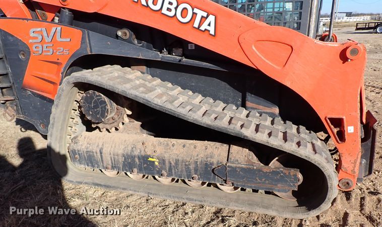 image for item IC9744 2019 Kubota SVL95-2S  tracked skid steer loader