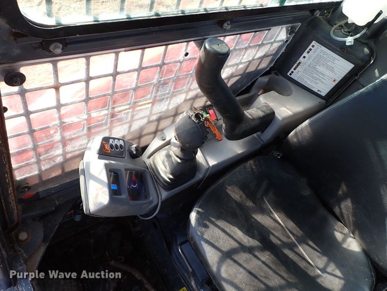 image for item IS9249 2018 Kubota SVL95-2S  tracked skid steer loader