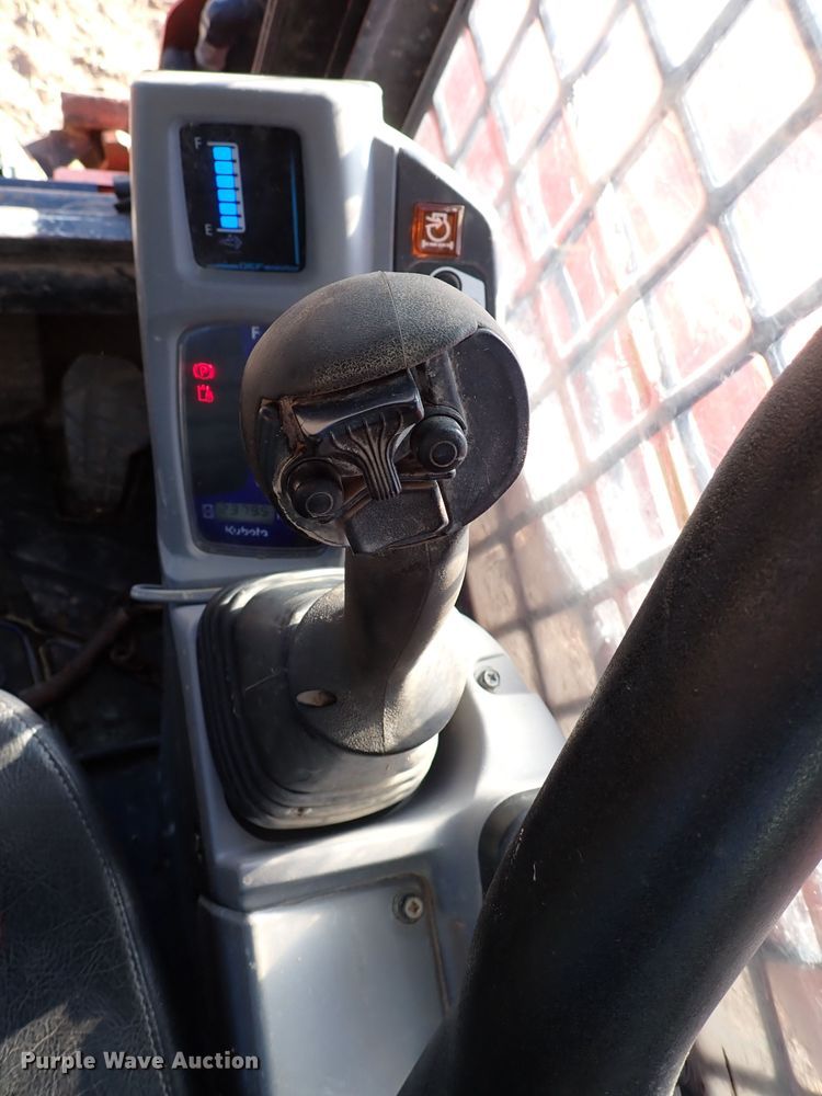 image for item IS9249 2018 Kubota SVL95-2S  tracked skid steer loader