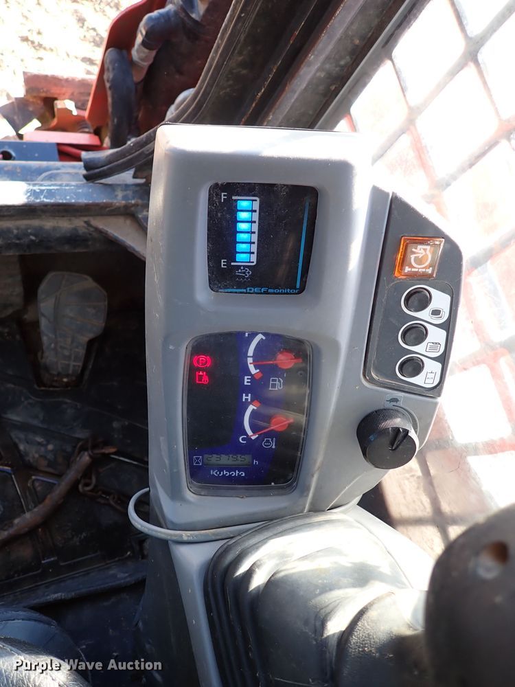 image for item IS9249 2018 Kubota SVL95-2S  tracked skid steer loader