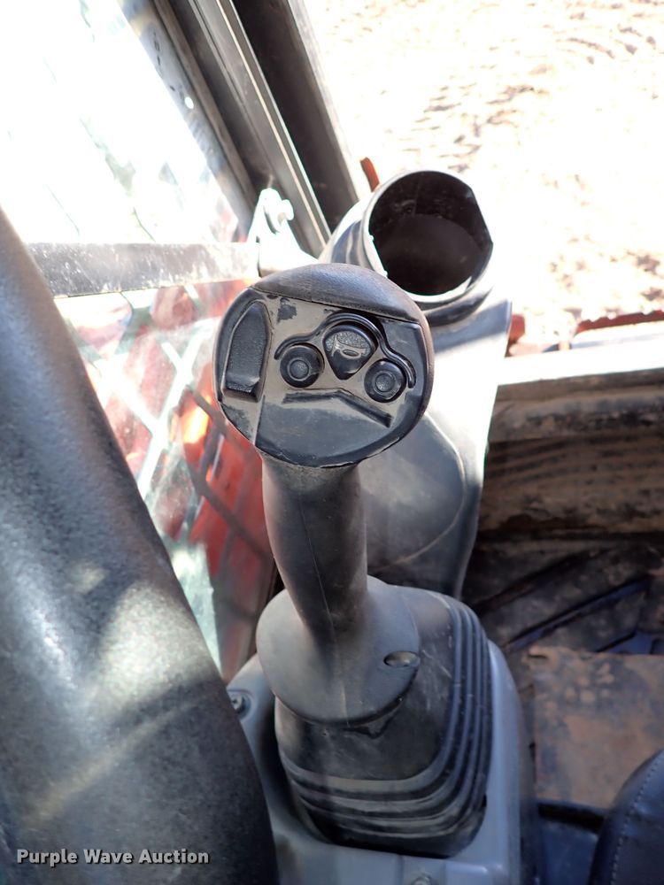 image for item IS9249 2018 Kubota SVL95-2S  tracked skid steer loader