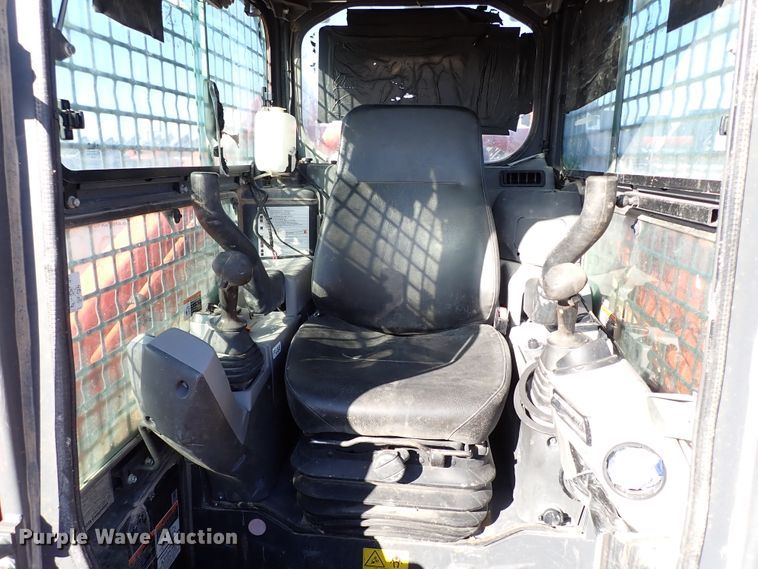 image for item IS9250 2019 Kubota SVL95-2S  tracked skid steer loader