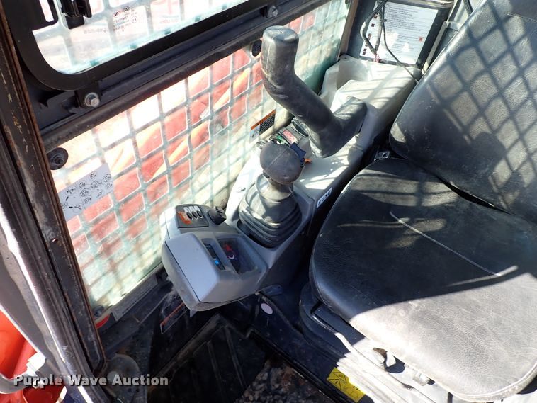 image for item IS9250 2019 Kubota SVL95-2S  tracked skid steer loader