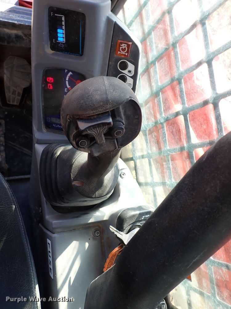 image for item IS9250 2019 Kubota SVL95-2S  tracked skid steer loader