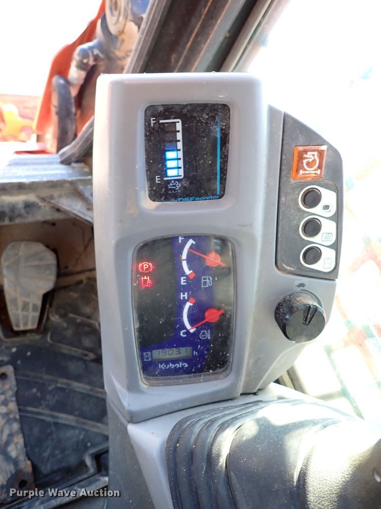 image for item IS9250 2019 Kubota SVL95-2S  tracked skid steer loader