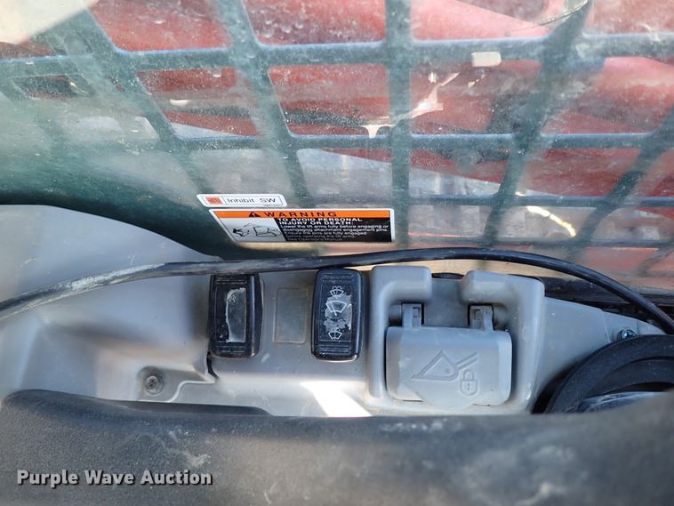 image for item IS9250 2019 Kubota SVL95-2S  tracked skid steer loader