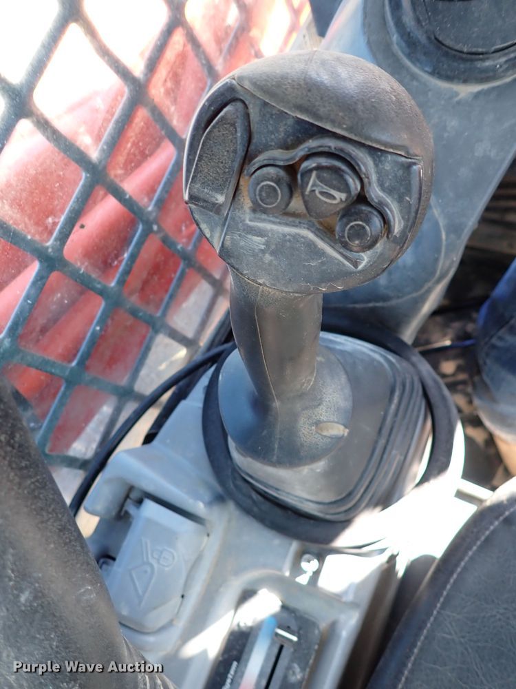 image for item IS9250 2019 Kubota SVL95-2S  tracked skid steer loader