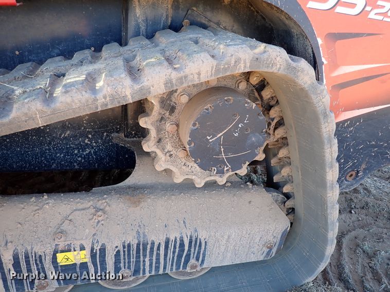 image for item IS9250 2019 Kubota SVL95-2S  tracked skid steer loader