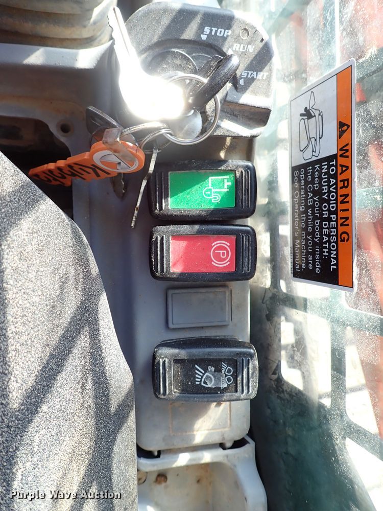 image for item IS9251 2019 Kubota SVL95-2S  tracked skid steer loader