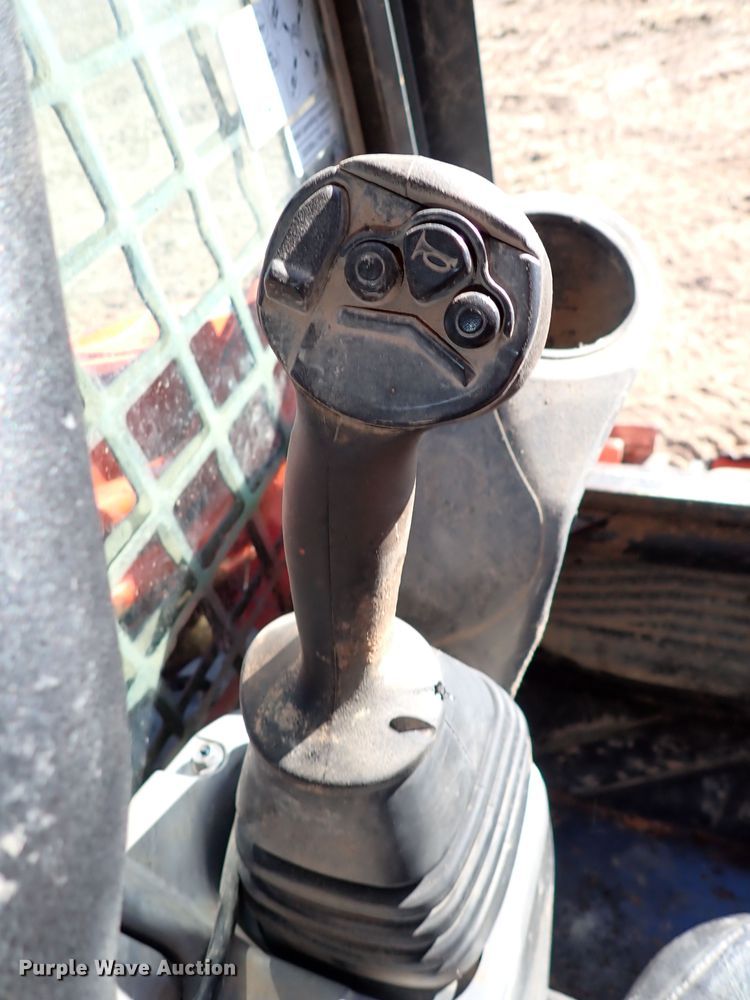 image for item IS9251 2019 Kubota SVL95-2S  tracked skid steer loader