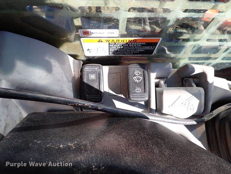 image for item IS9251 2019 Kubota SVL95-2S  tracked skid steer loader