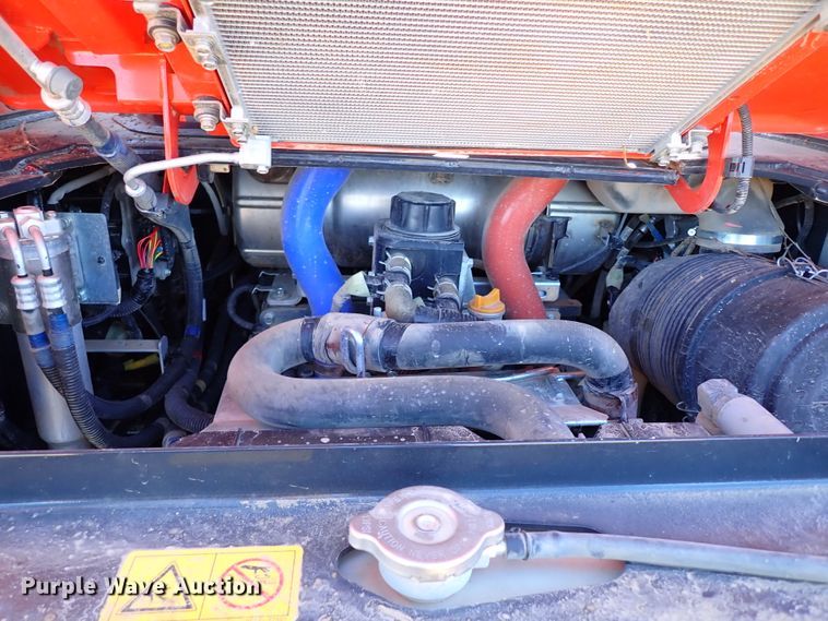 image for item IS9251 2019 Kubota SVL95-2S  tracked skid steer loader