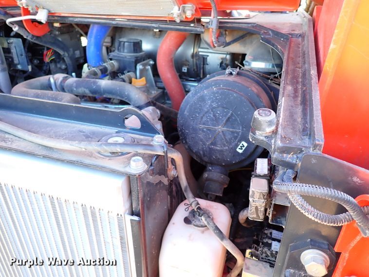 image for item IS9251 2019 Kubota SVL95-2S  tracked skid steer loader