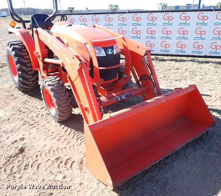 image for item IS9254 2019 Kubota L3301HST  MFWD tractor