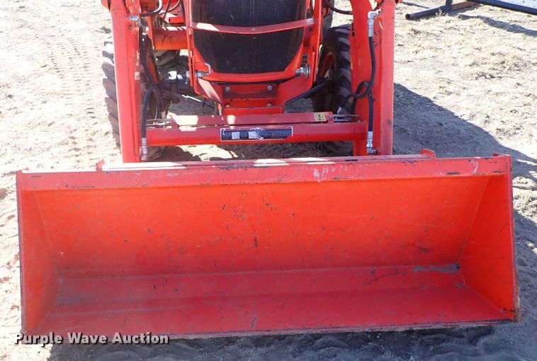 image for item IS9254 2019 Kubota L3301HST  MFWD tractor