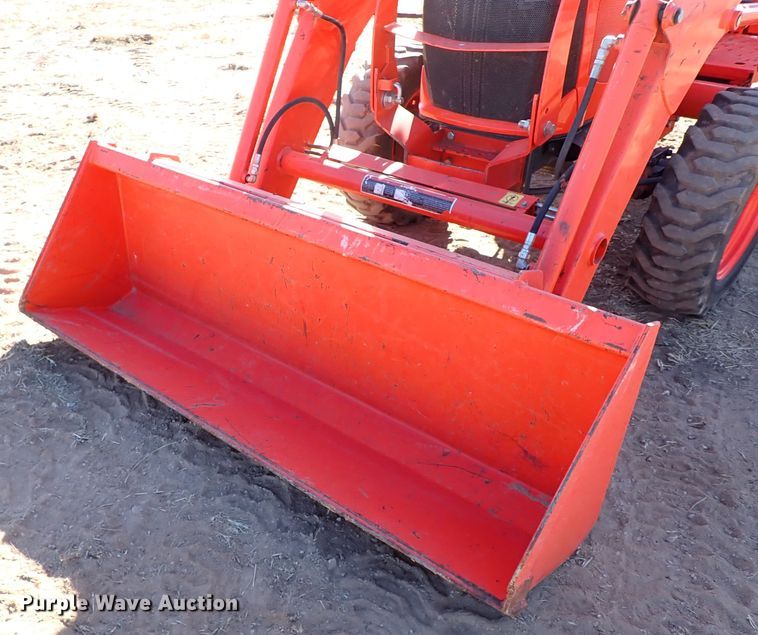 image for item IS9254 2019 Kubota L3301HST  MFWD tractor