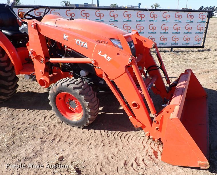 image for item IS9254 2019 Kubota L3301HST  MFWD tractor