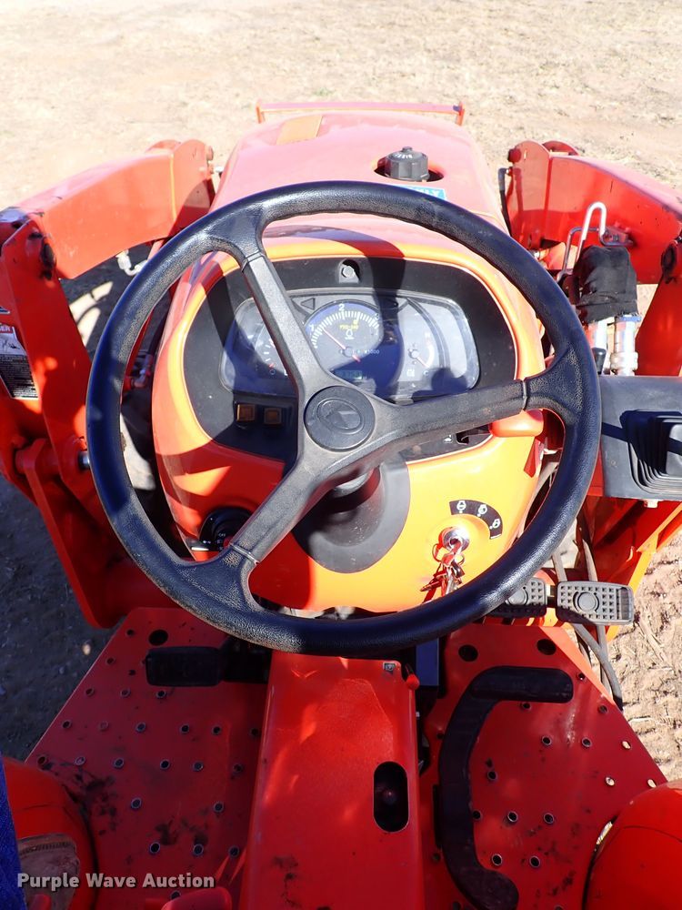 image for item IS9254 2019 Kubota L3301HST  MFWD tractor