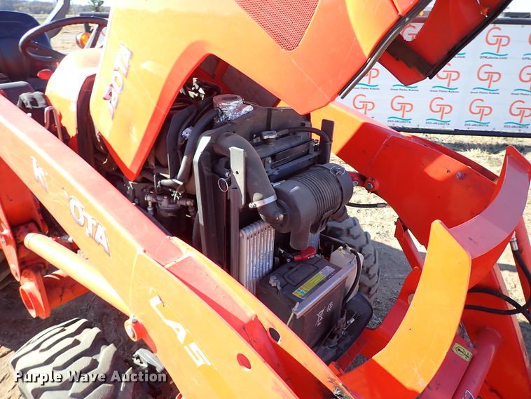 image for item IS9254 2019 Kubota L3301HST  MFWD tractor