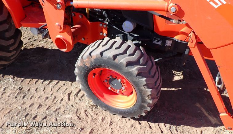image for item IS9254 2019 Kubota L3301HST  MFWD tractor