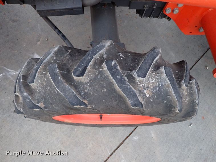 image for item IS9280 2019 Kubota L3901DT  MFWD tractor