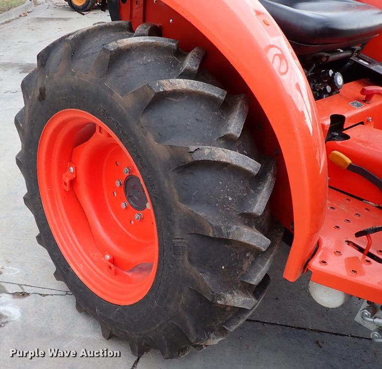 image for item IS9280 2019 Kubota L3901DT  MFWD tractor