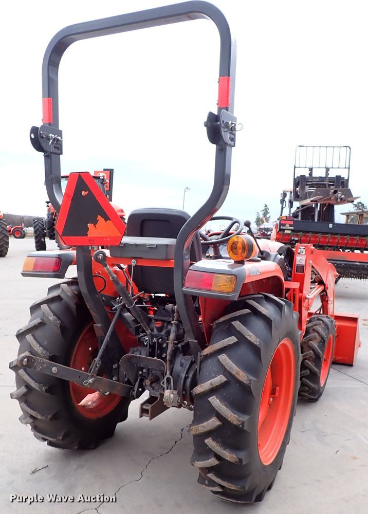 image for item IS9281 2019 Kubota L3901DT  MFWD tractor