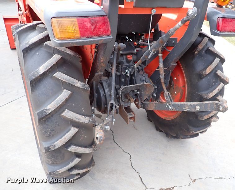 image for item IS9281 2019 Kubota L3901DT  MFWD tractor