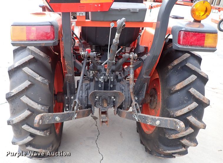image for item IS9281 2019 Kubota L3901DT  MFWD tractor