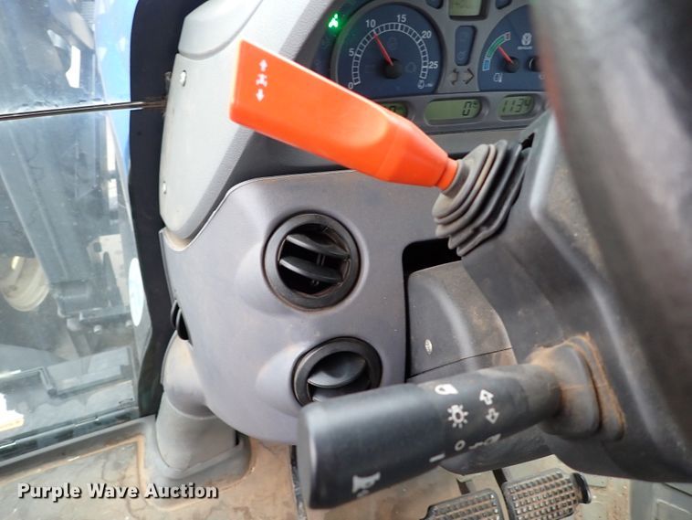 image for item IS9286 New Holland TS115A  MFWD tractor