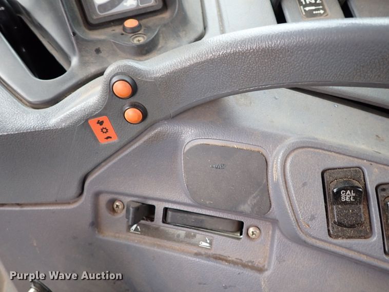 image for item IS9286 New Holland TS115A  MFWD tractor