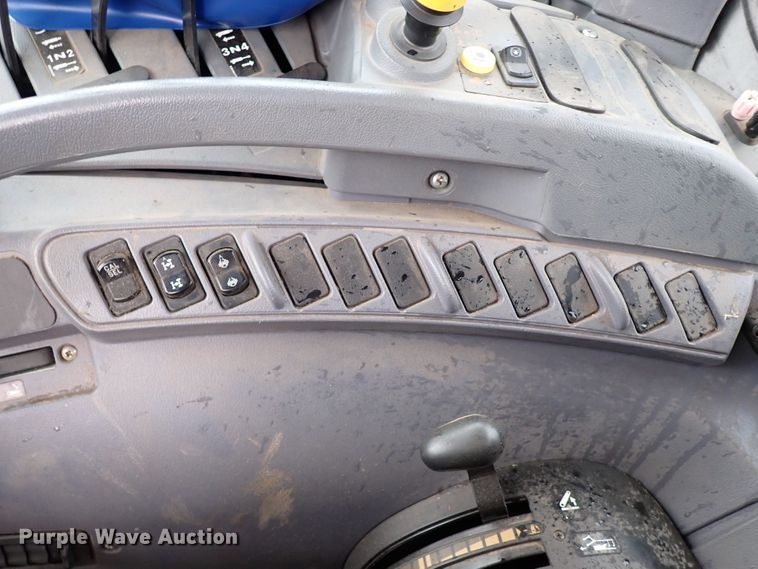 image for item IS9286 New Holland TS115A  MFWD tractor