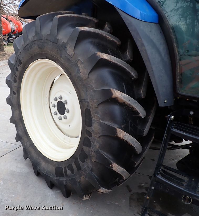 image for item IS9286 New Holland TS115A  MFWD tractor