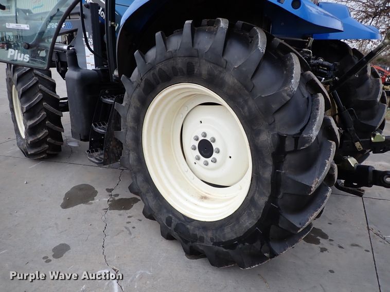 image for item IS9286 New Holland TS115A  MFWD tractor