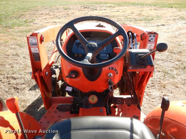 image for item JD9548 2019 Kubota L3301DT  MFWD tractor