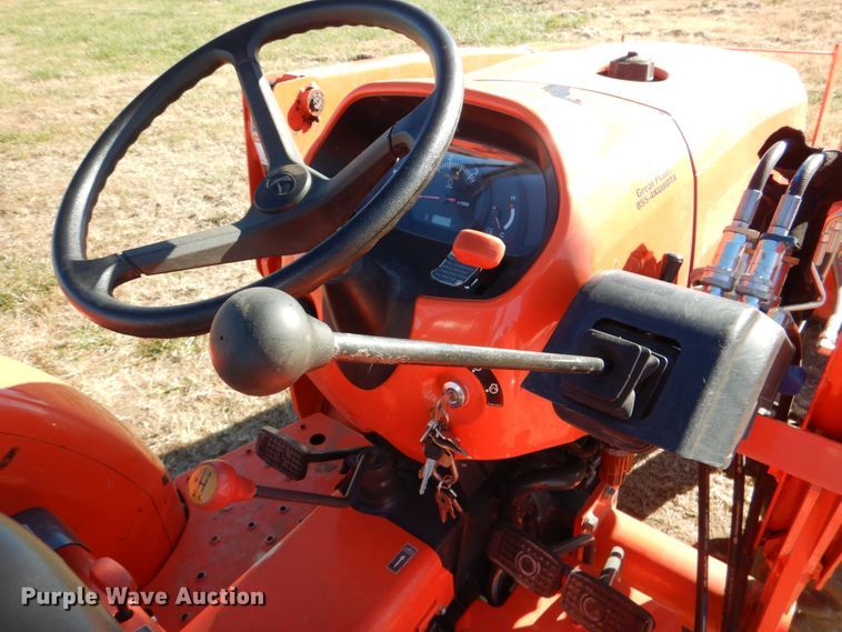 image for item JD9548 2019 Kubota L3301DT  MFWD tractor