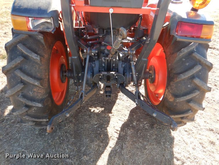 image for item JD9548 2019 Kubota L3301DT  MFWD tractor