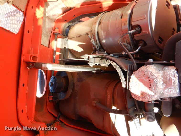 image for item JD9548 2019 Kubota L3301DT  MFWD tractor