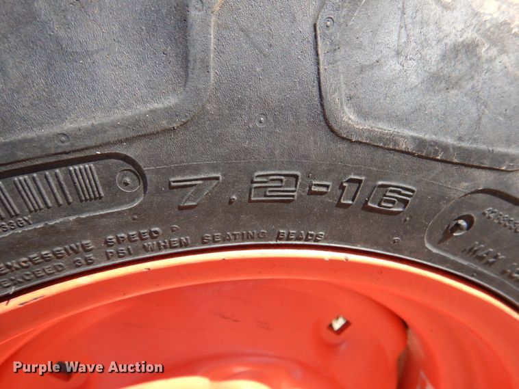 image for item JD9548 2019 Kubota L3301DT  MFWD tractor