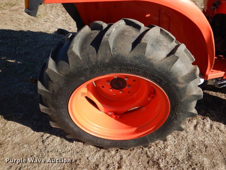 image for item JD9548 2019 Kubota L3301DT  MFWD tractor