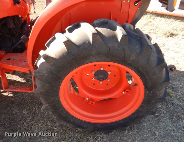 image for item JD9548 2019 Kubota L3301DT  MFWD tractor