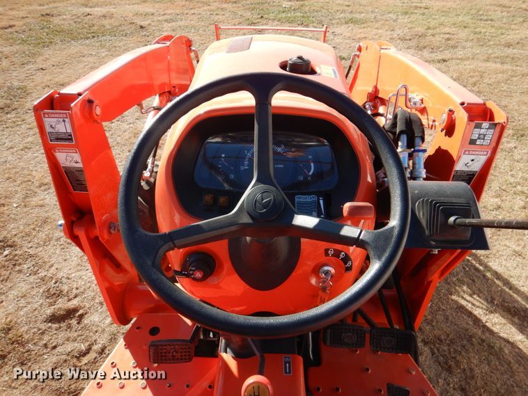 image for item JD9599 2019 Kubota L3301DT  MFWD tractor