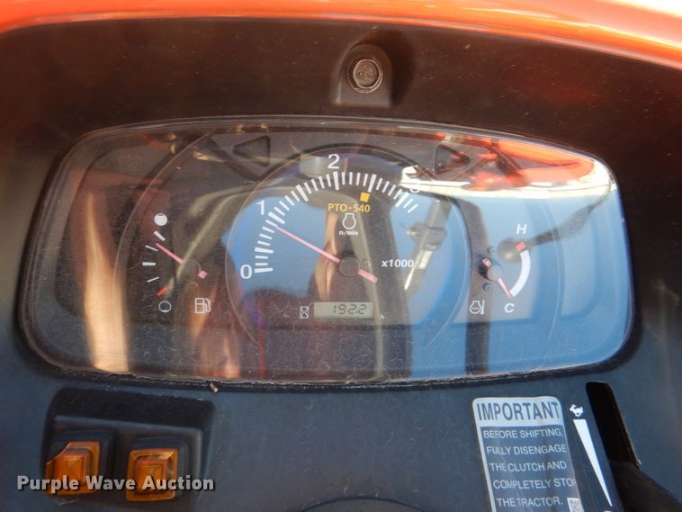 image for item JD9599 2019 Kubota L3301DT  MFWD tractor