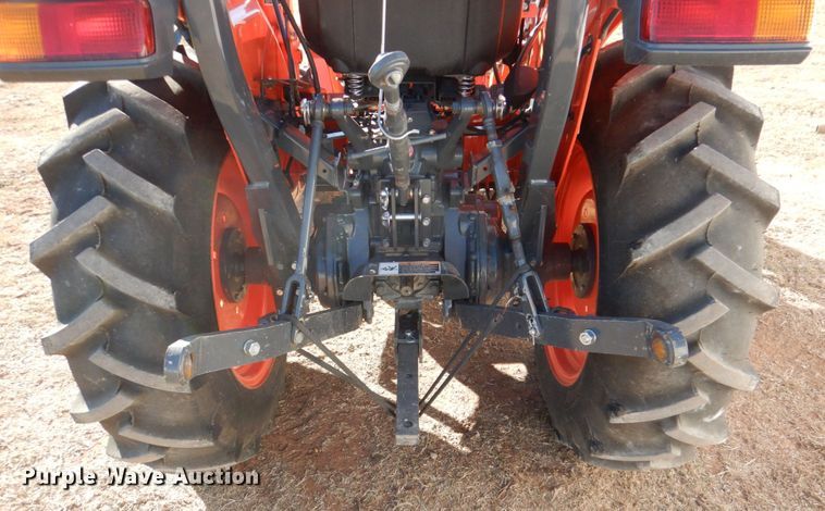 image for item JD9599 2019 Kubota L3301DT  MFWD tractor